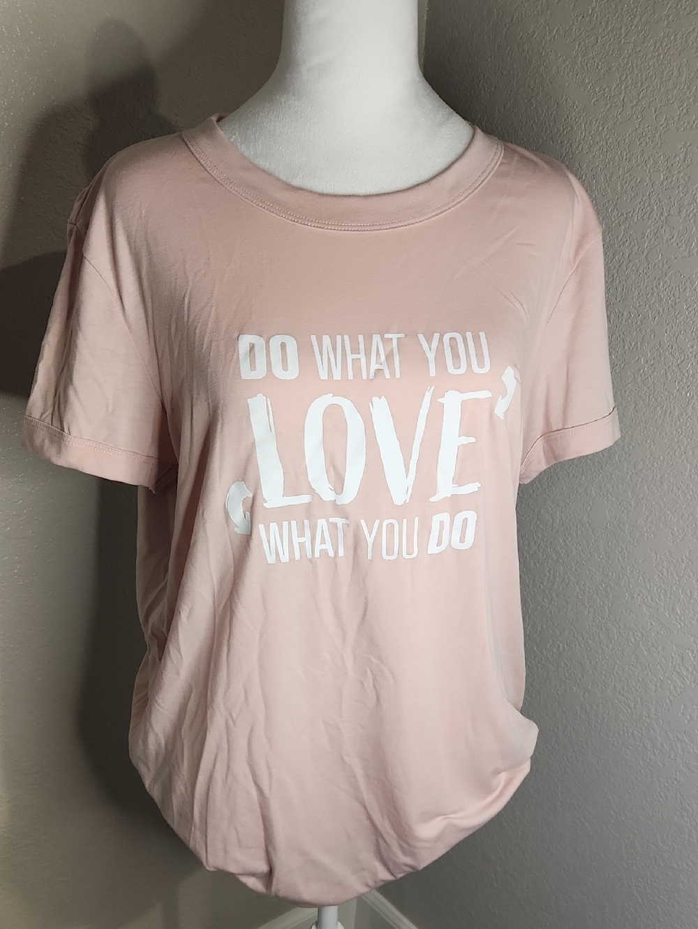 NWT LuLaRoe Liv Light Pink Short Sleeve Tee Graphic